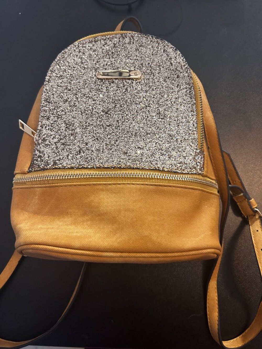 small backpack - Picture 2 of 3